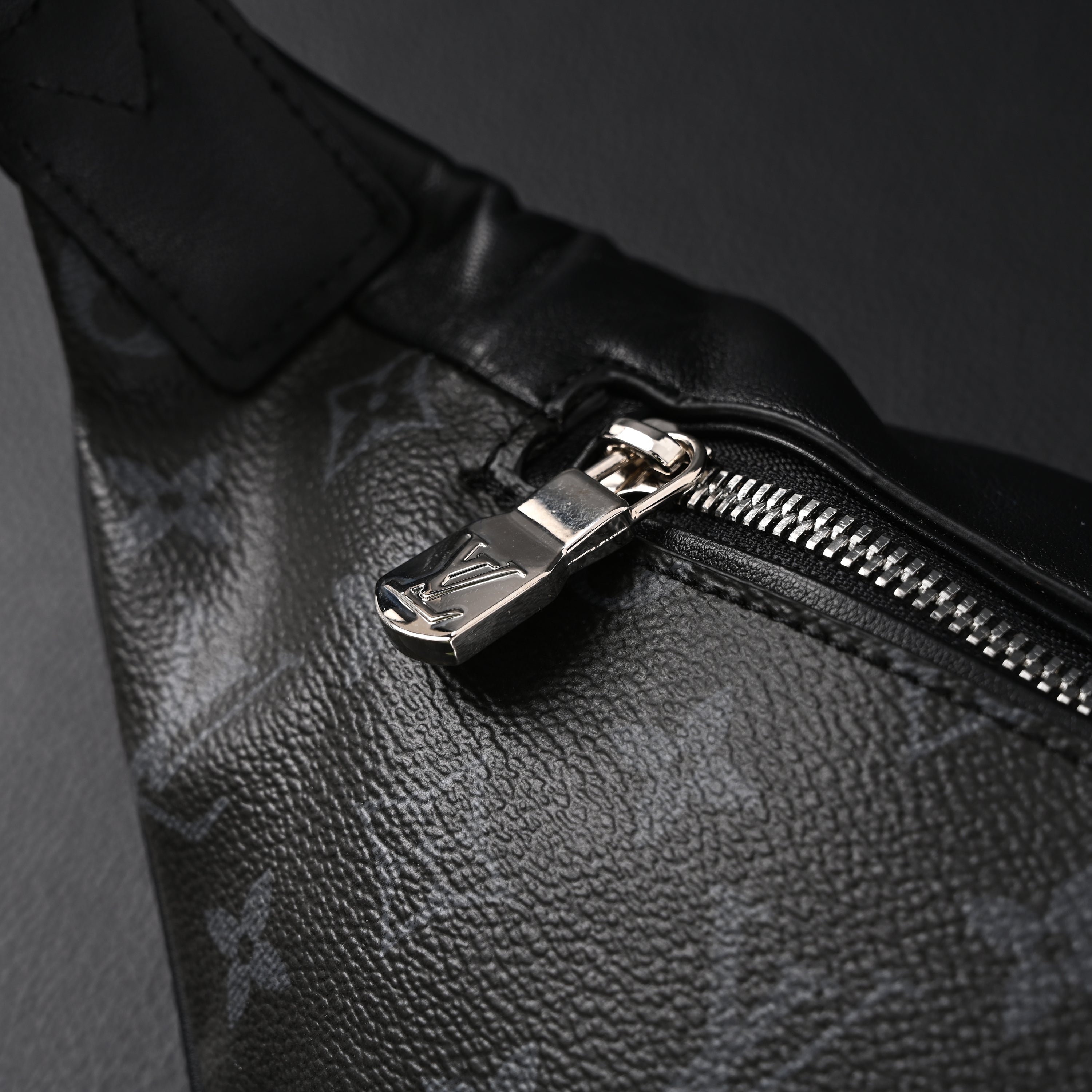 Louis Vuitton Discovery Bumbag – Monogram Eclipse